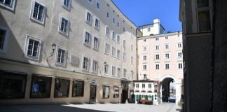 AUSTRI – Rihapen një pjesë e dyqaneve pas izolimit nga COVID-19