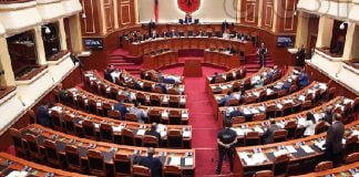 Sot Kuvend, deputetët thyejnë karantinën nën masa strikte! Diskutohen 24 nisma ligjore në 2 orë