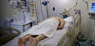 Pse shtrirja përmbys e pacientëve të Covid-19 mund të shpëtojë jetë?