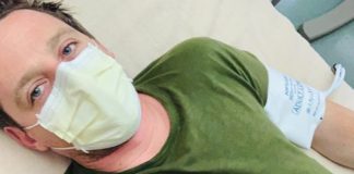 Këngëtari i njohur amerikan rezulton pozitiv me COVID-19