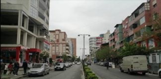 COVID-19/ ELBASAN, TESTOHEN 3 TË DYSHUAR (VIDEO)