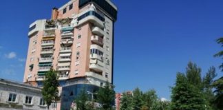 ELBASAN, TESTOHEN 11 TË DYSHUAR PËR COVID-19 (VIDEO)