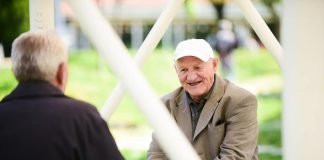 PENSIONISTËT SHIJOJNË LIRI-DALJEN