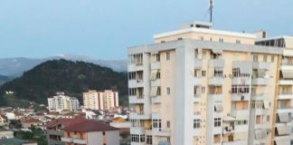 ELBASAN /GJENDET E PAJETE NJE GRUA