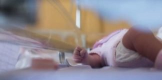 Foshnja e parë me Covid-19 e shtruar në pediatri/ Mjekja Kuli: Nga mbrëmë nuk ka më temperaturë