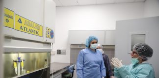 Çdo ditë përballe Covid-19/ Të hënën nis testimi i ri serologjik për stafet mjekësore në laboratorin e QSUT