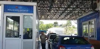 Punëtorët sezonalë drejt Greqisë/ Në Kakavi vijon kalimi i autobusëve me punëtorët