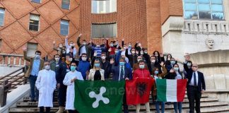 Mjekët dhe infermierët shqiptarë “mea culpa” për incidentin në Itali: U ekzaltuam nga tamponët negativ