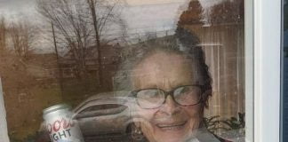 ‘Kam nevojë për birrë’, e moshuara e izoluar kërkon për ndihmë