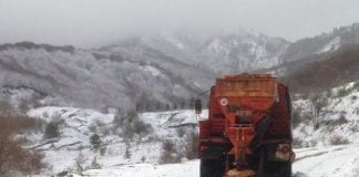 Rreshje dëborë në Dardhë, ARRSH: Qarkullimi kryhet normalisht, vijon pastrimi i aksit