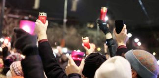 AUSTRI – Mijëra qytetarë përkujtojnë viktimat e Covid-19