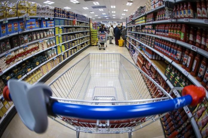 Prezzi: 'carrello spesa' doppia l'inflazione, a +0,8%