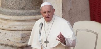 VATIKAN- Apeli i Papa Françeskut: Të përqafojmë përulesinë dhe jo madhështinë që nuk e kemi