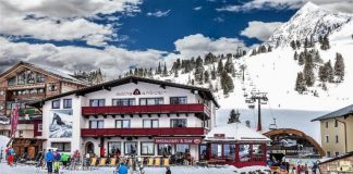 AUSTRI – 100 turistëve britanikë u refuzohet hyrja për shkak të rregullave të reja