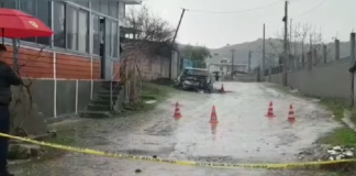 Vrasja e 32-vjeçarit në Peqin/ Arrestohen dy të dyshuar, gjendet makina e viktimës, me të cilën autorët janë larguar nga vendngjarja