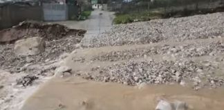 Reshjet intensive në vend, Përroi i Lazaratit vështirëson qarkullimin