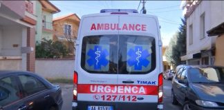 E rëndë, një grua hidhet nga kati i 3 i pallatit