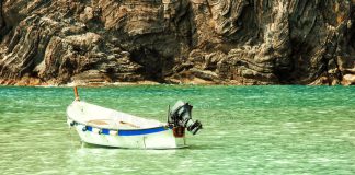 Mbijetoi në det të hapur për 22… orë!