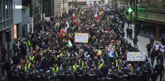 Në rrugë kundër Macron/ Francë, shpërthejnë protestat për pensionet!