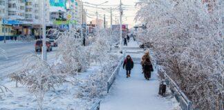 Qyteti më i ftohtë i botës, temperatura -50 gradë: Banorët vishen si “lakra”!