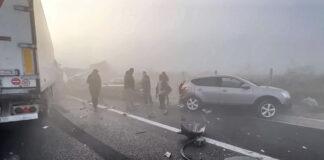 Aksident i frikshëm në Athinë! Përplasen 6 kamionë dhe 13 makina, disa të plagosur