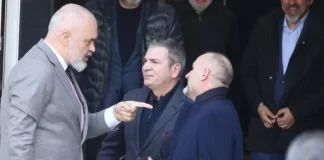 Rama takim me krerët e institucioneve, i drejton gishtin Manajt, të tjerët diskutime e përqafime
