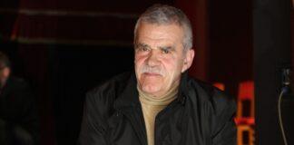 “Artisti i Popullit” Robert Ndrenika feston ditëlindjen e 81-të