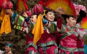 Viti i Lepurit/ Kinezët mblidhen për herë të parë pas pandemisë së koronavirusit për të festuar Vitin e Ri Kinez