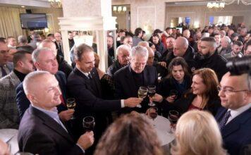 Deputetët e PD-së në Elbasan braktisin Luçiano Boçin, mbështetësit e Alibeajt refuzojnë ftesën e kandidatit të Berishës