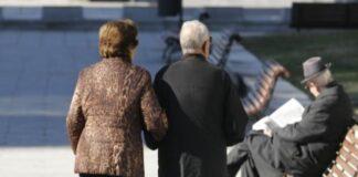 Ndryshon përsëri mosha e daljes në pension, rritet edhe periudha për sigurimet