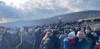 Përkujtohen 45 shqiptarët e vrarë padrejtësisht 24 vite më parë, homazhe në Reçak