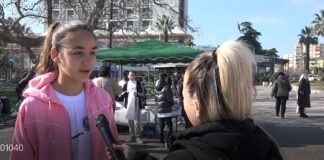 ELBASAN, TË RINJTË PASUROJNË BIBLIOTEKËN