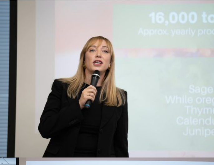 F9593878-273B-4B8D-A616-834663D508A8