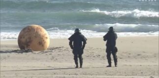 “Vezë e rënë nga qielli?” Misteri i sferës gjigande të metalit në brigjet e Japonisë