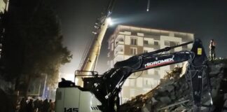 “Jam gjallë poshtë shkallës”/ Shenja jete edhe për një 20-vjeçar (Foto)