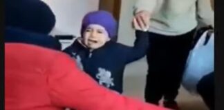E trishtë/ Qëndruan disa ditë nën rrënoja, 4-vjeçarja ribashkohet me të atin! Pjesa tjetër e familjes nuk ia doli (video)