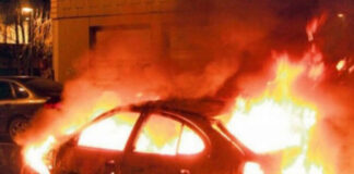 Përfshihet nga flakët makina në…