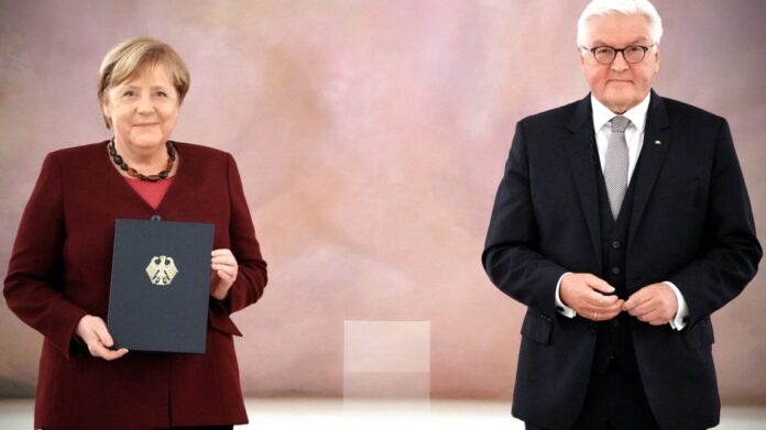 German cabinet formally relieved of government duties