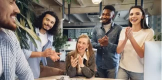 Zbulohen 10 industritë kryesore që kanë punëtorët më të lumtur