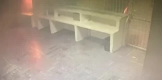 40 emigrantë digjen brenda qendrës së pritjes, rojet nuk i hapën derën!