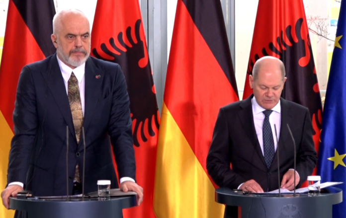 8C9E8005-94E6-4359-9E94-475970C1FDF6