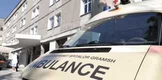 Dhunoi mjekun e Spitalit në Gramsh, arrestohet agresori 59-vjeçar