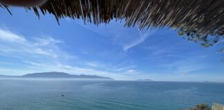 Ambasadorja Yuri Kim promovon bukuritë e bregdetit shqiptar