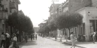 Rruga “Rinia” në Elbasan. Shihni hotel turizmin e vjetër, ose “Adriatik” dhe Teatrin “Skampa”.