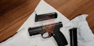 Parandalohet krimi/ Bien në pranga tre persona, u sekuestrohet pistoleta