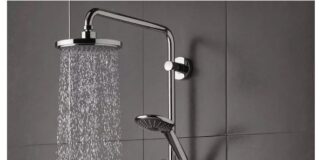 Dush në mëngjes apo në mbrëmje, dermatologët tregojnë se kur është koha e duhur