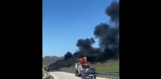 Digjet kamioni, bllokohet aksi rrugor