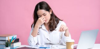 Çfarë mund të bëni për të shmangur migrenën e shkaktuar nga qëndrimi i gjatë para kompjuterit