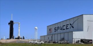 SpaceX dërgon astronautë nga SHBA, Rusia dhe EBA në stacionin hapësinor