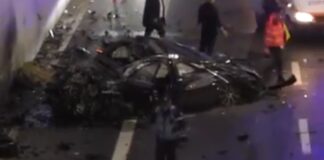 Aksident në afërsi të TEG, makina me shpejtësi të madhe ‘fluturon’ nga mbikalimi dhe përplaset me një mjet tjetër në autostradë! 2 viktima